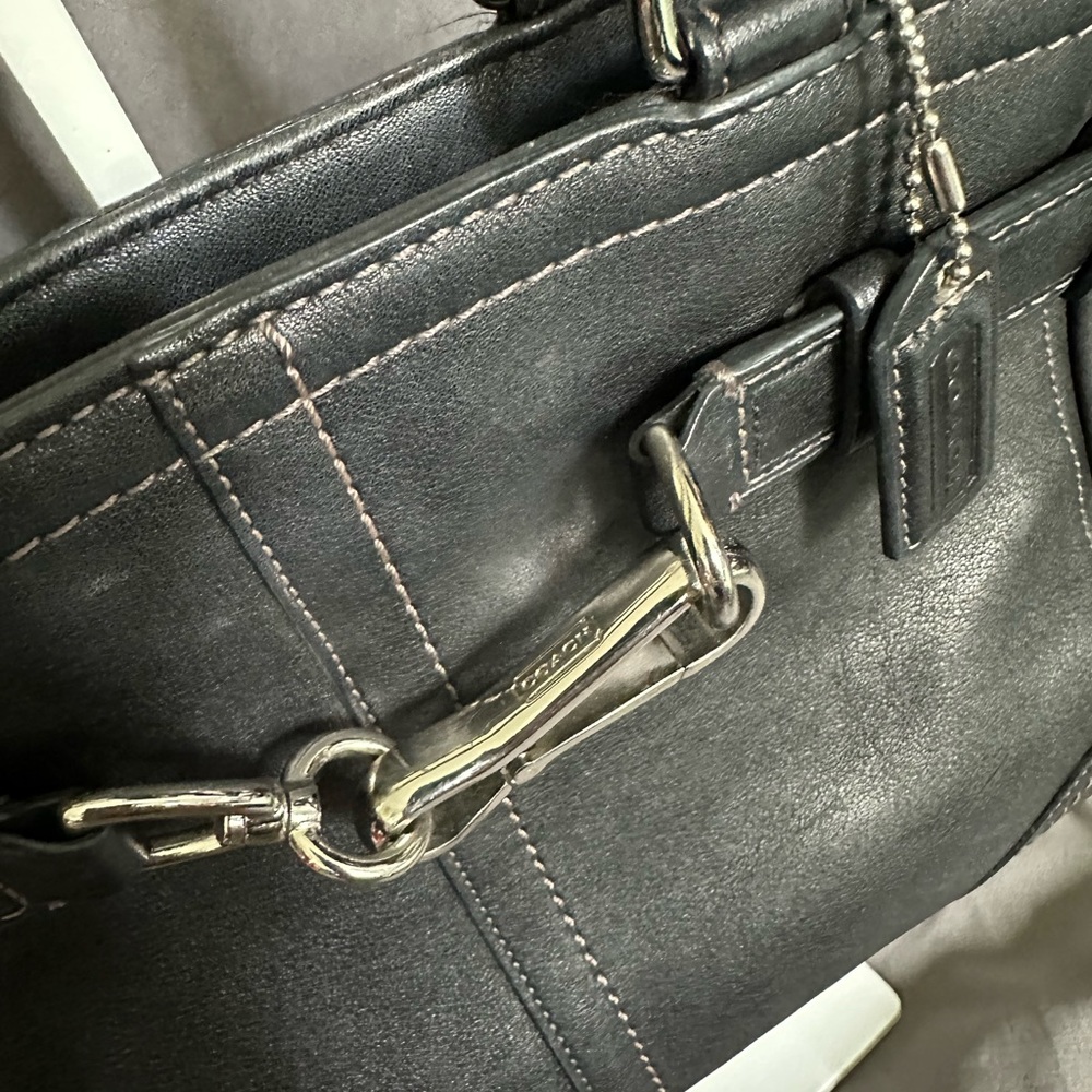 Coach Small Shoulder Bag • Black Leather • Y2K Vintage Style Purse - Picture 5 of 15